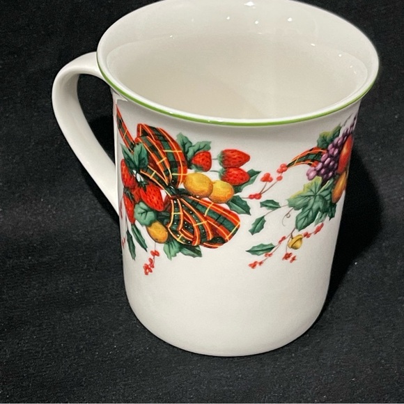 William James Fine Stoneware Coffee Mug Christmas Fruit Garland Holiday - Picture 5 of 8